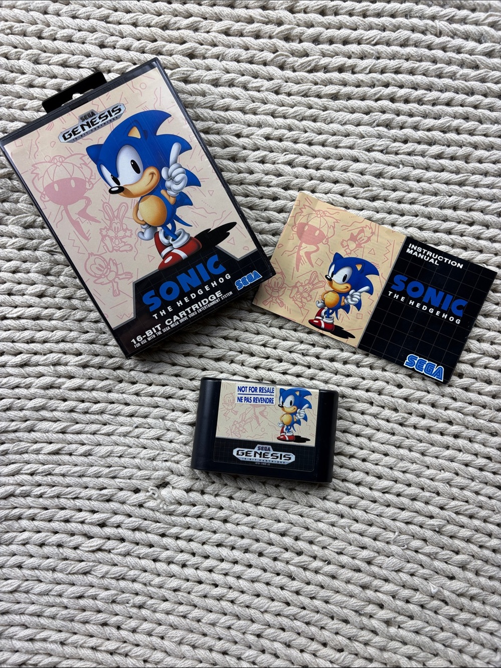 Sonic the Hedgehog Sega Genesis CANADIAN VERSION NOT FOR RESALE Game Case Manual
